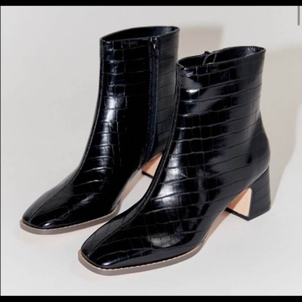 UO Croc Boot Size 8